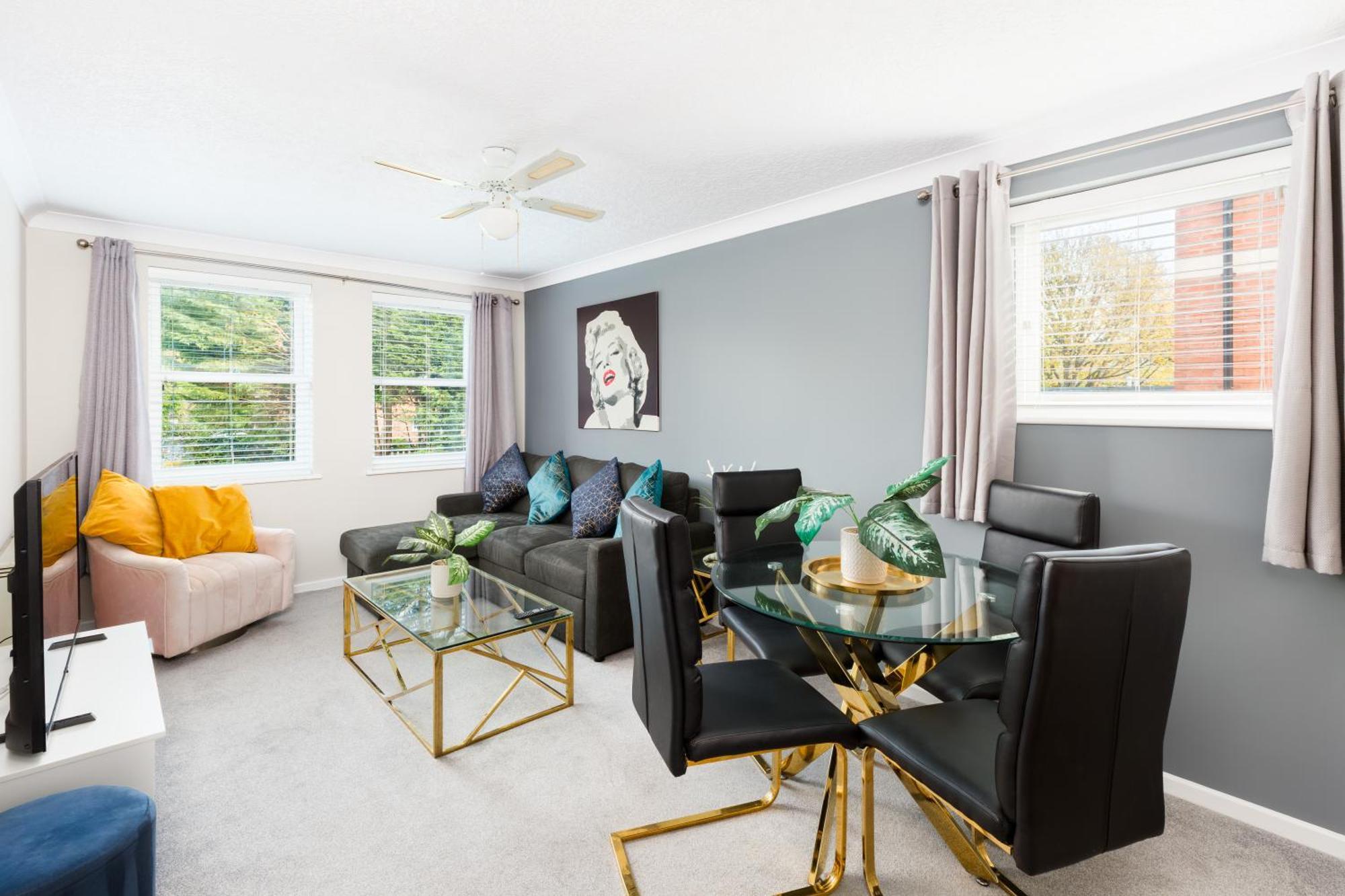 Modern 2-Bedroom Apartments With Free Parking In Leamington Spa Exterior photo