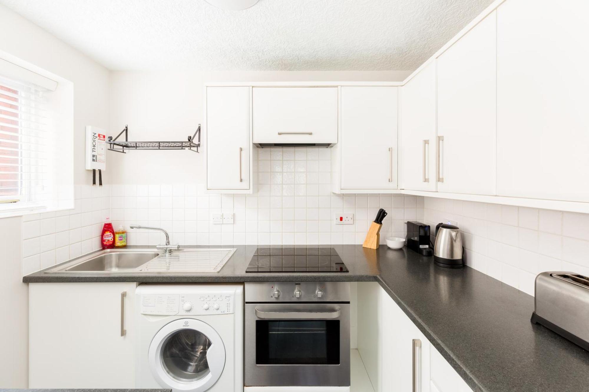 Modern 2-Bedroom Apartments With Free Parking In Leamington Spa Exterior photo