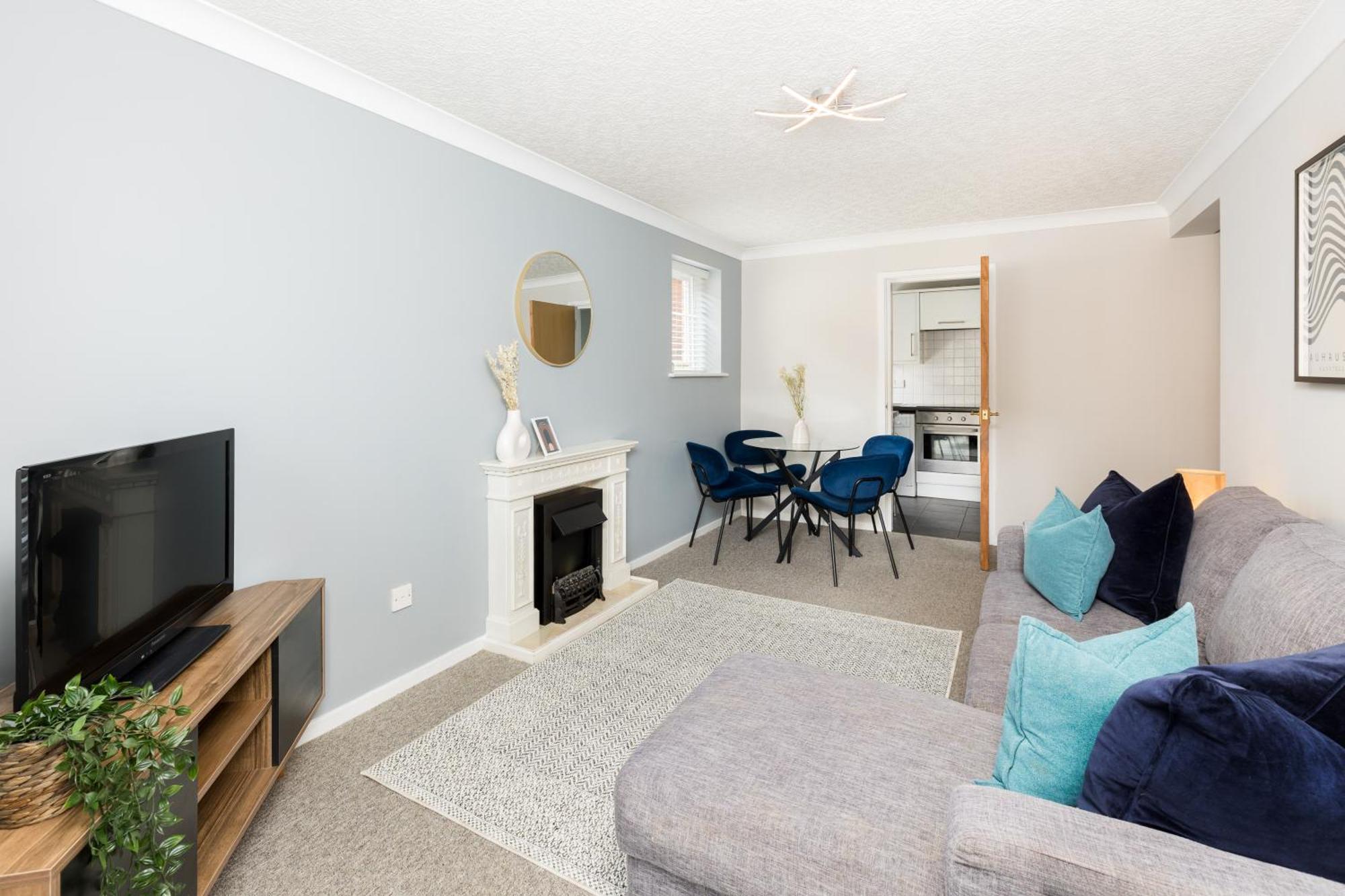 Modern 2-Bedroom Apartments With Free Parking In Leamington Spa Exterior photo